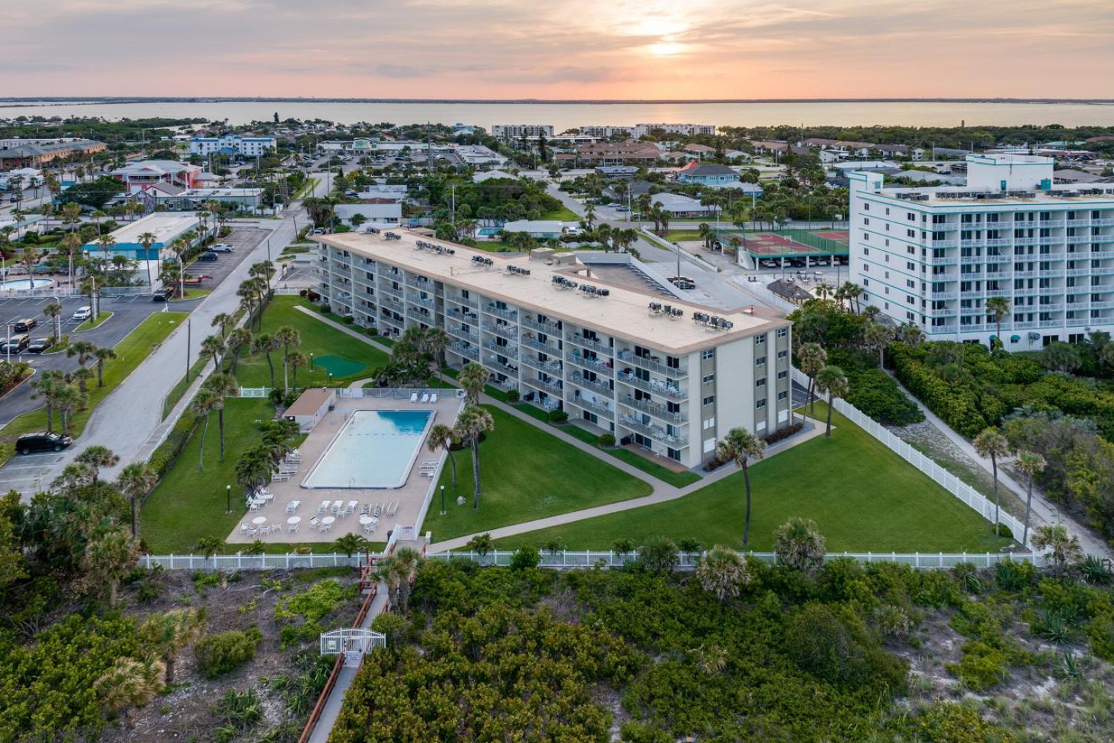 Cocoa Beach Towers Екстериор снимка