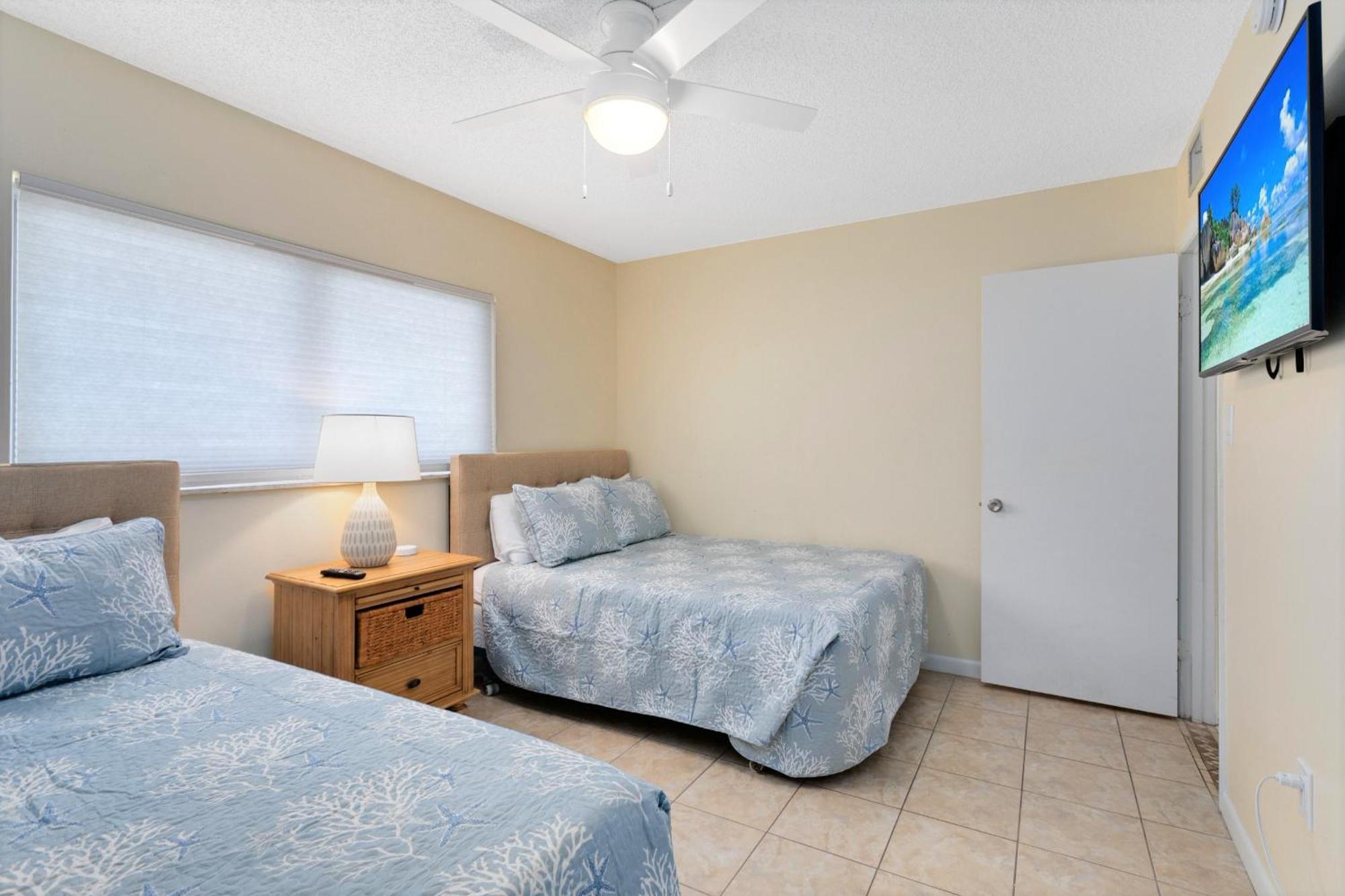 Cocoa Beach Towers Стая снимка