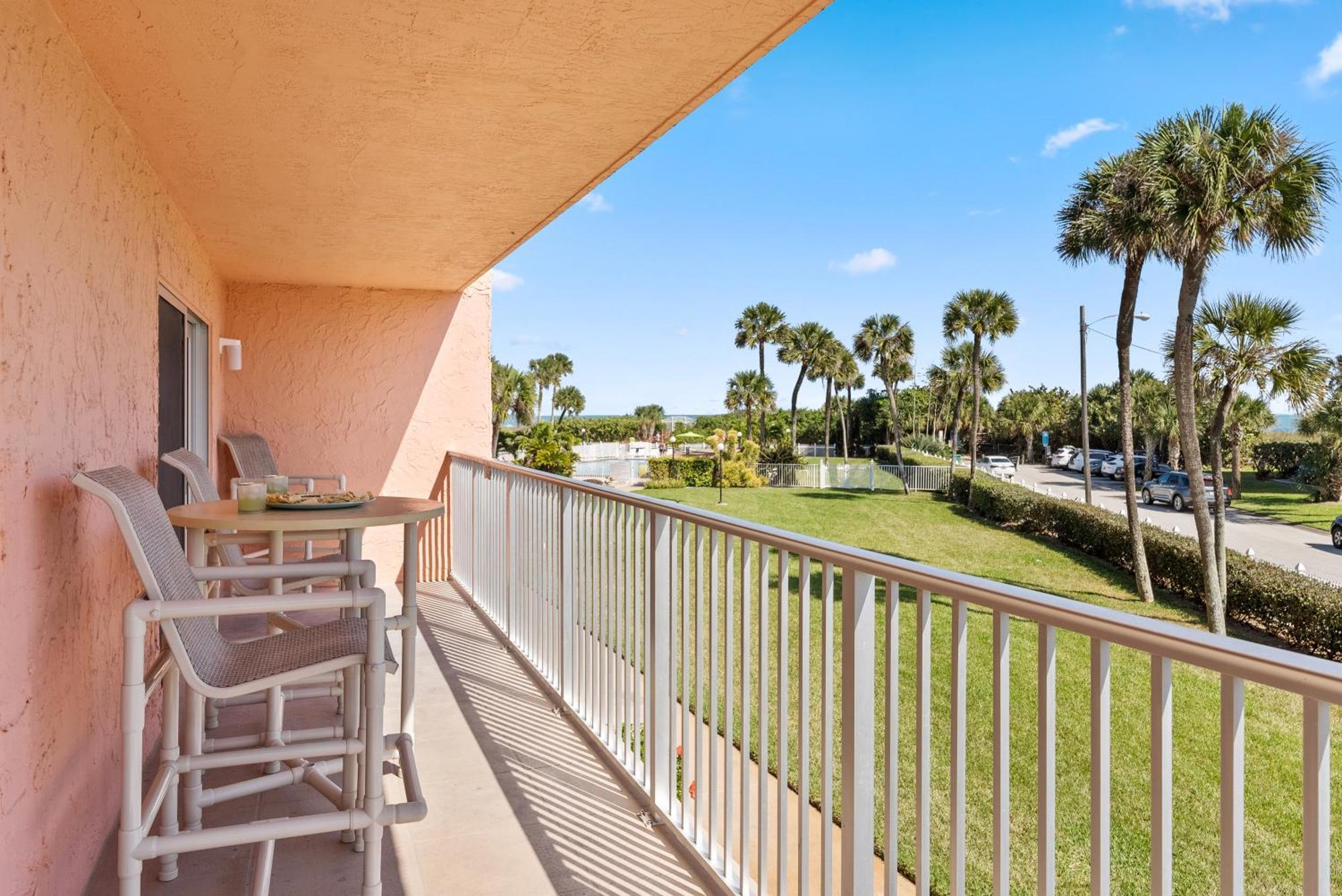 Cocoa Beach Towers Стая снимка