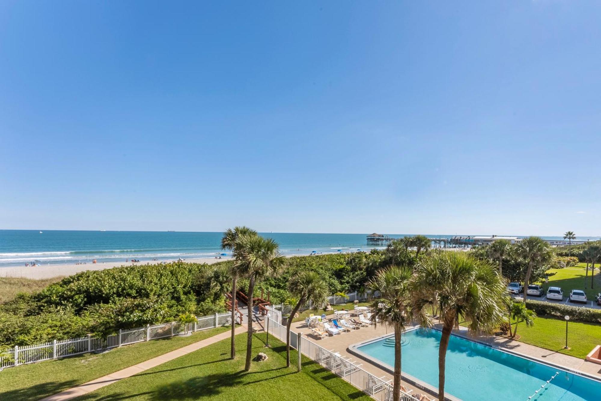 Cocoa Beach Towers Стая снимка